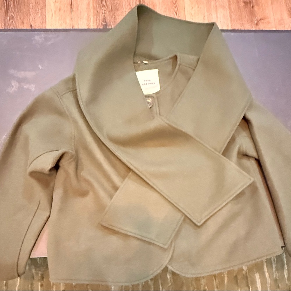 Elegant Olive Women's Cape Jacket